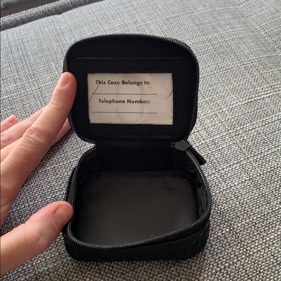 Small zippered case with star-embossed print - Picture 2 of 2